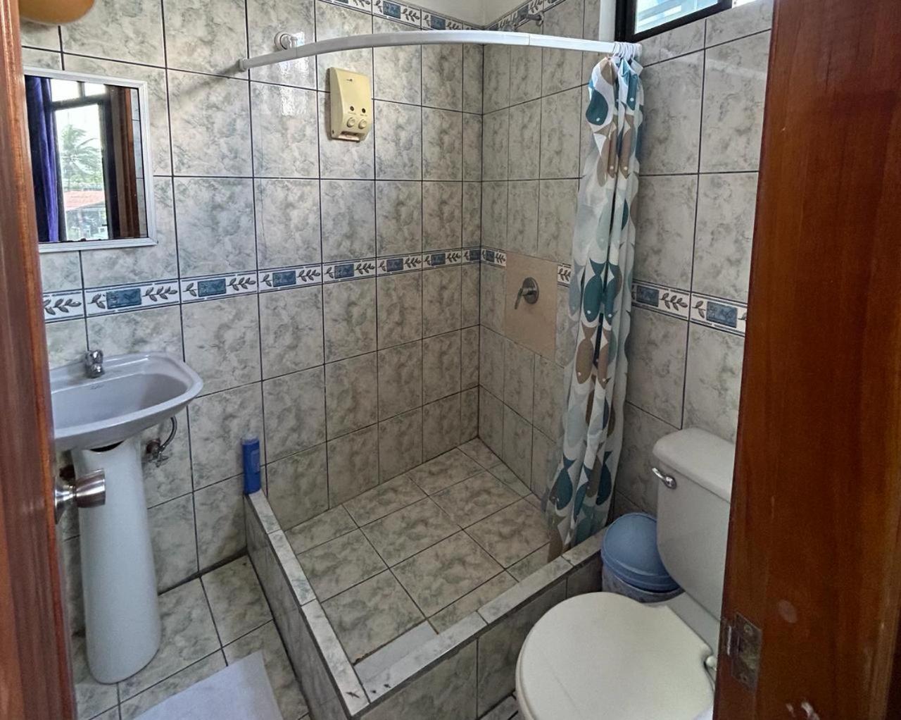 Hotel Isla Del Descanso Puerto Villamil Kültér fotó
