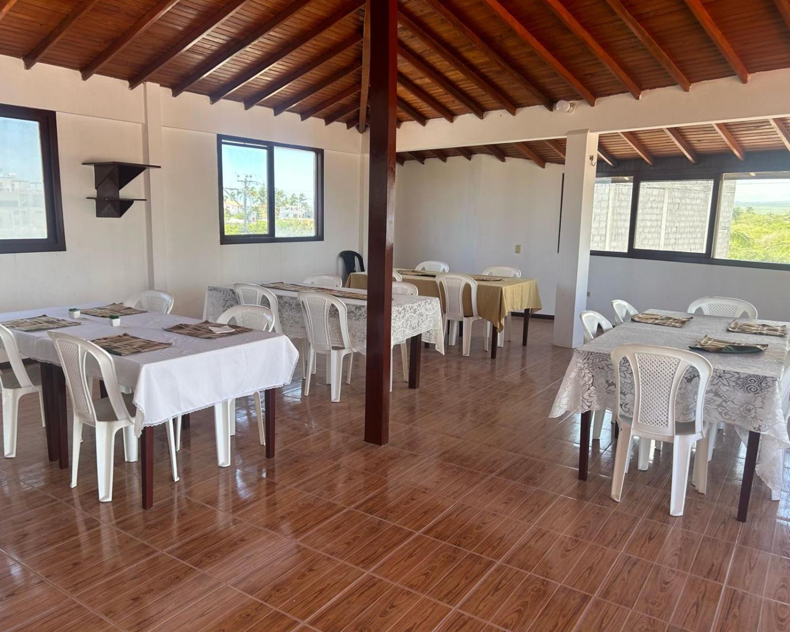 Hotel Isla Del Descanso Puerto Villamil Kültér fotó
